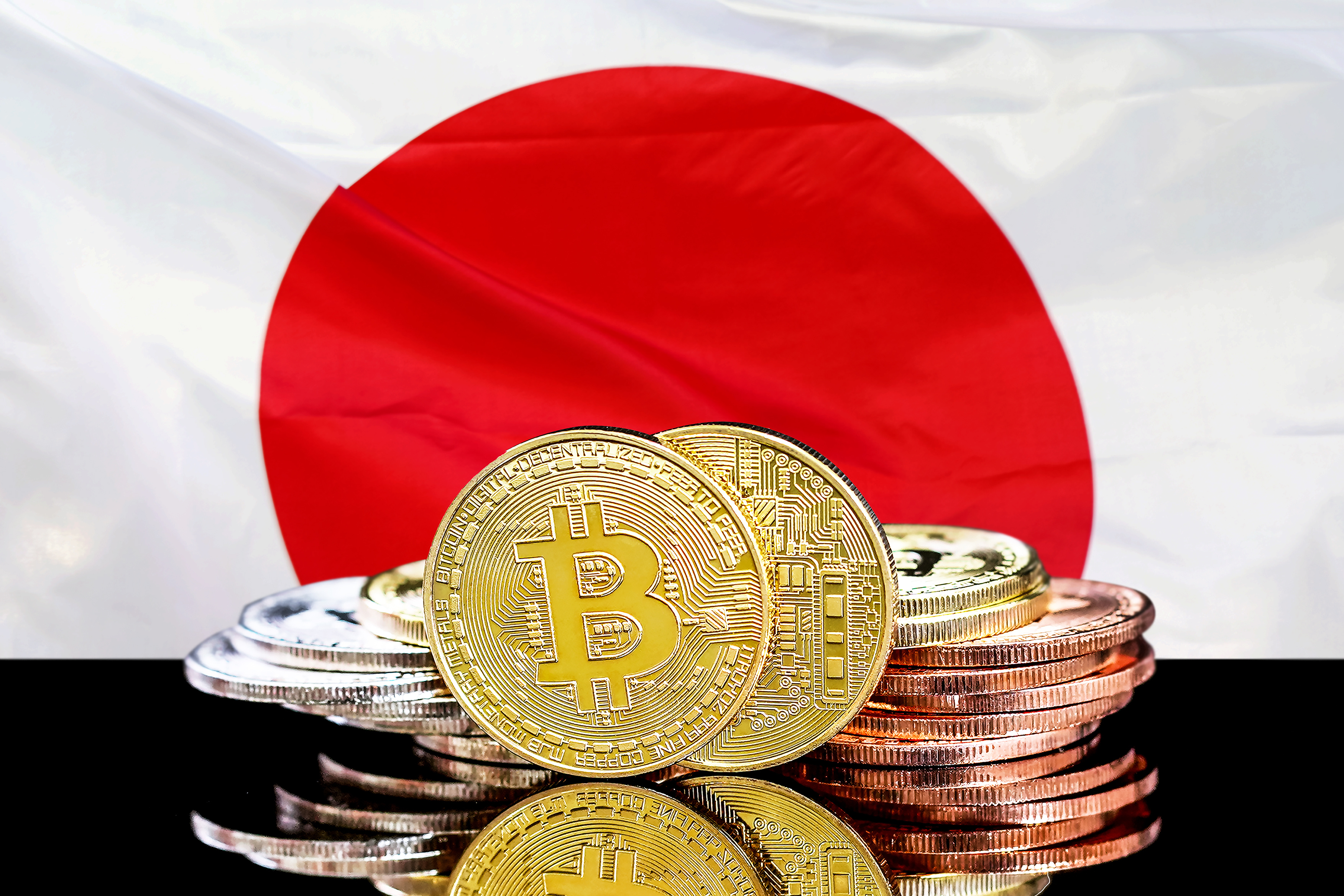 日本の国旗とビットコイン