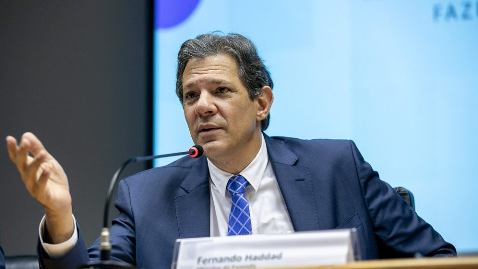 Haddad diz que governo vai tributar 'jogos eletrônicos' para compensar  correção da tabela do IR