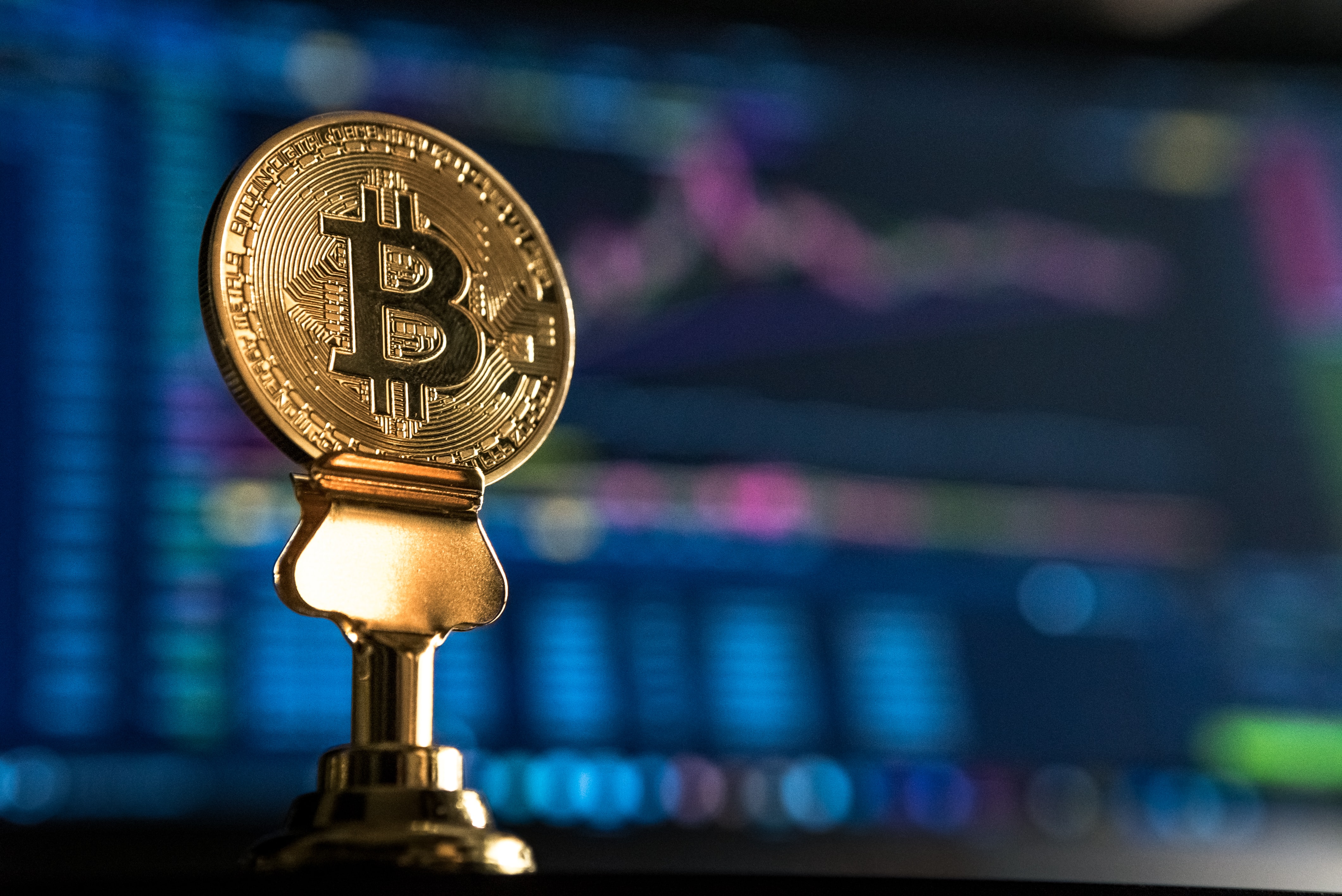 Bitcoin sofre queda após elevação dos juros nos EUA para 5%