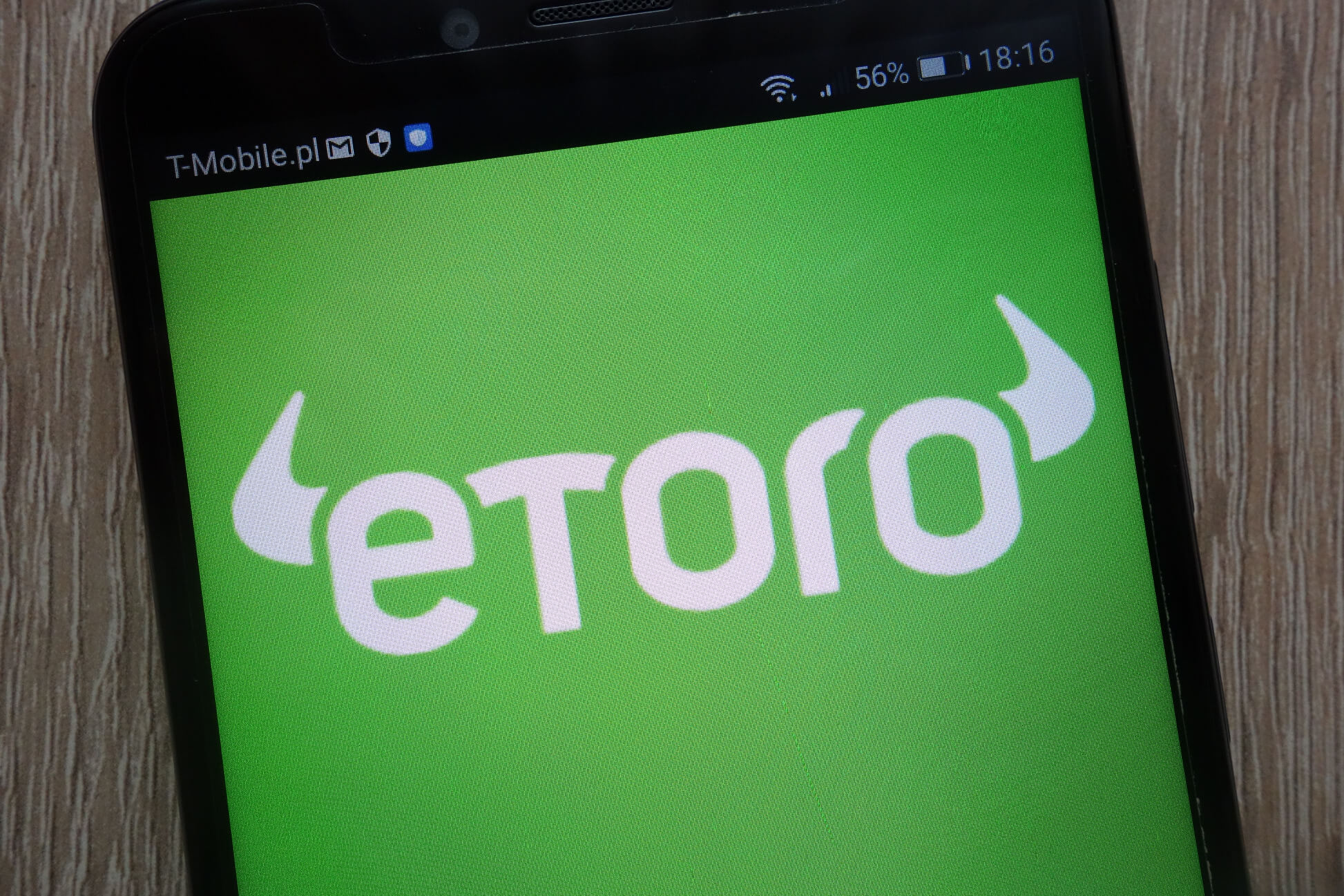 eToro logo p&amp;aring; mobiltelefon