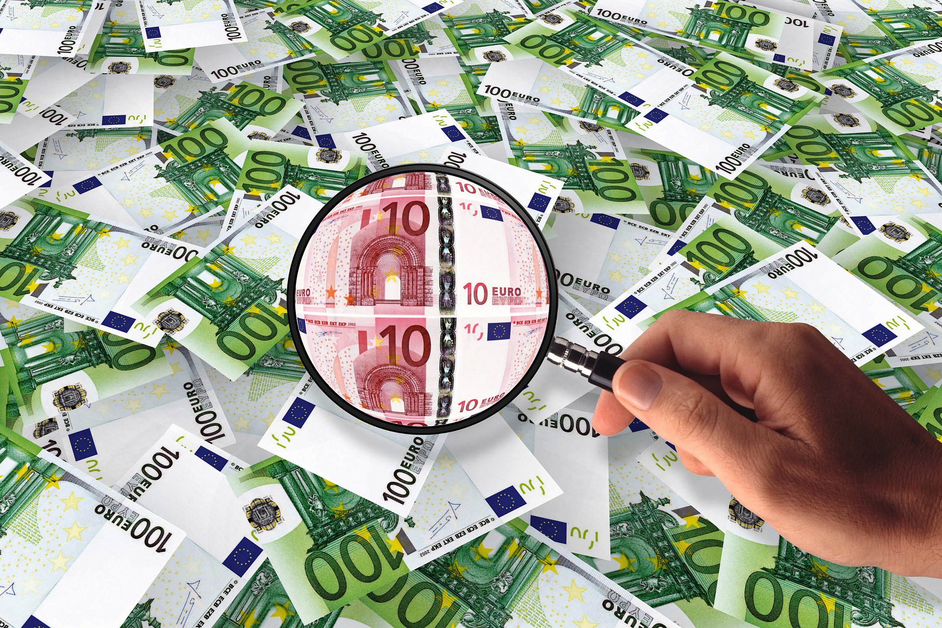 Geld unter der Lupe