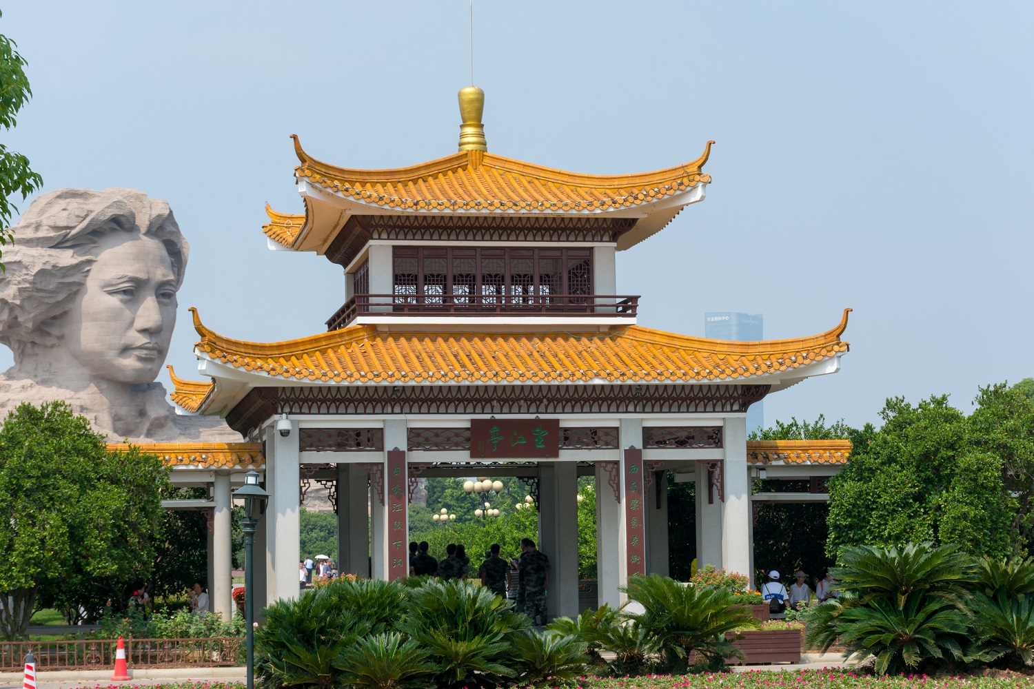 A pavilion and a statue of Mao Zedong in Changsha, China’s Juzhou Park.