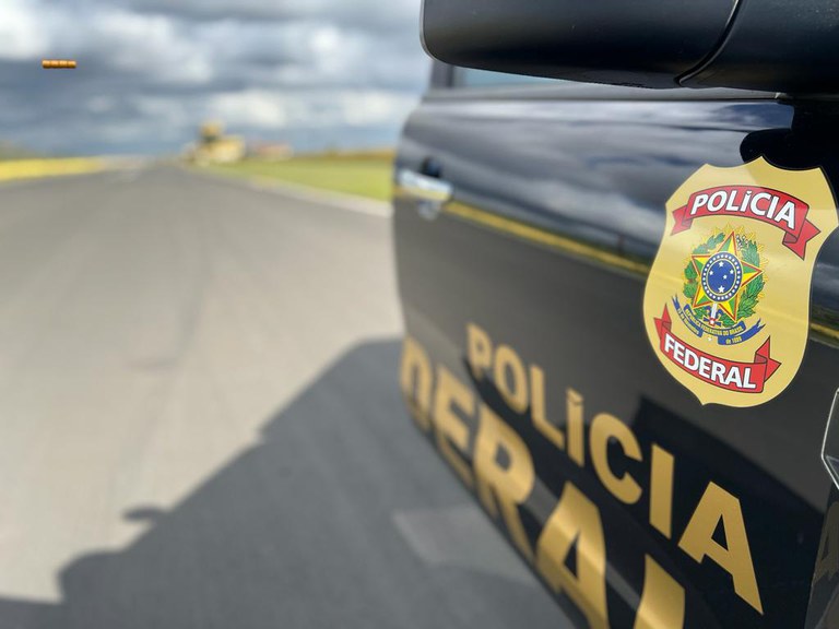 A federal police vehicle on a road.