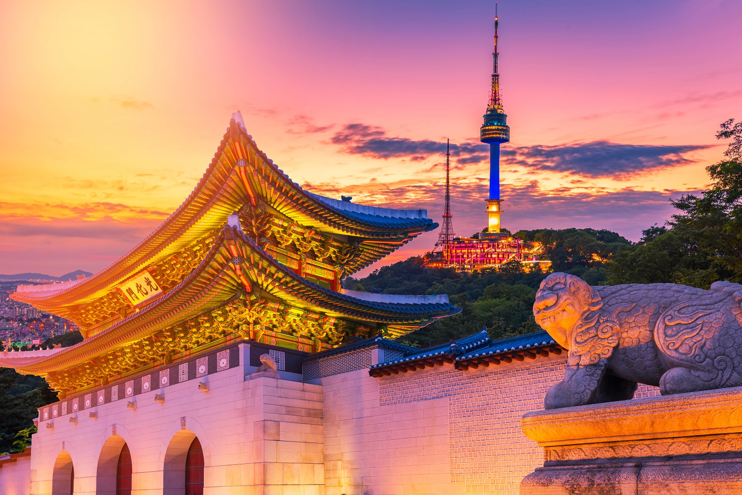 Gyeongbokgung và Tháp N Seoul ở Seoul, Hàn Quốc