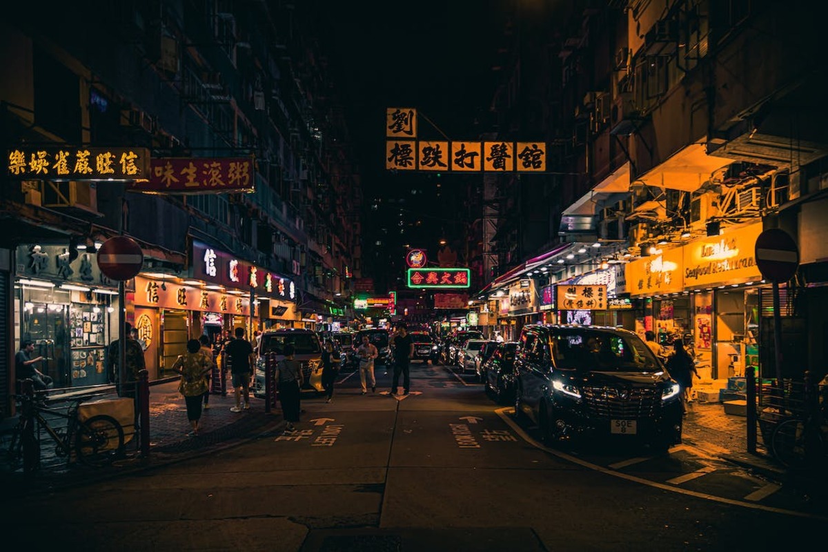 Hong Kong's Grey Zone Crypto Stores Draw in Chinese Visitors