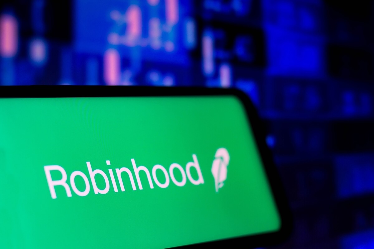Arkham Investigation Reveals Robinhood Wallet Holds $2.5 Billion in ETH