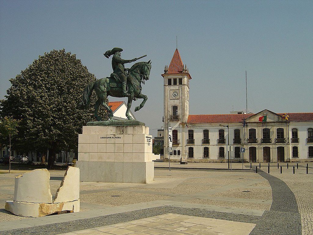 Uma praça central em Cantanhead, distrito de Coimbra, Portugal