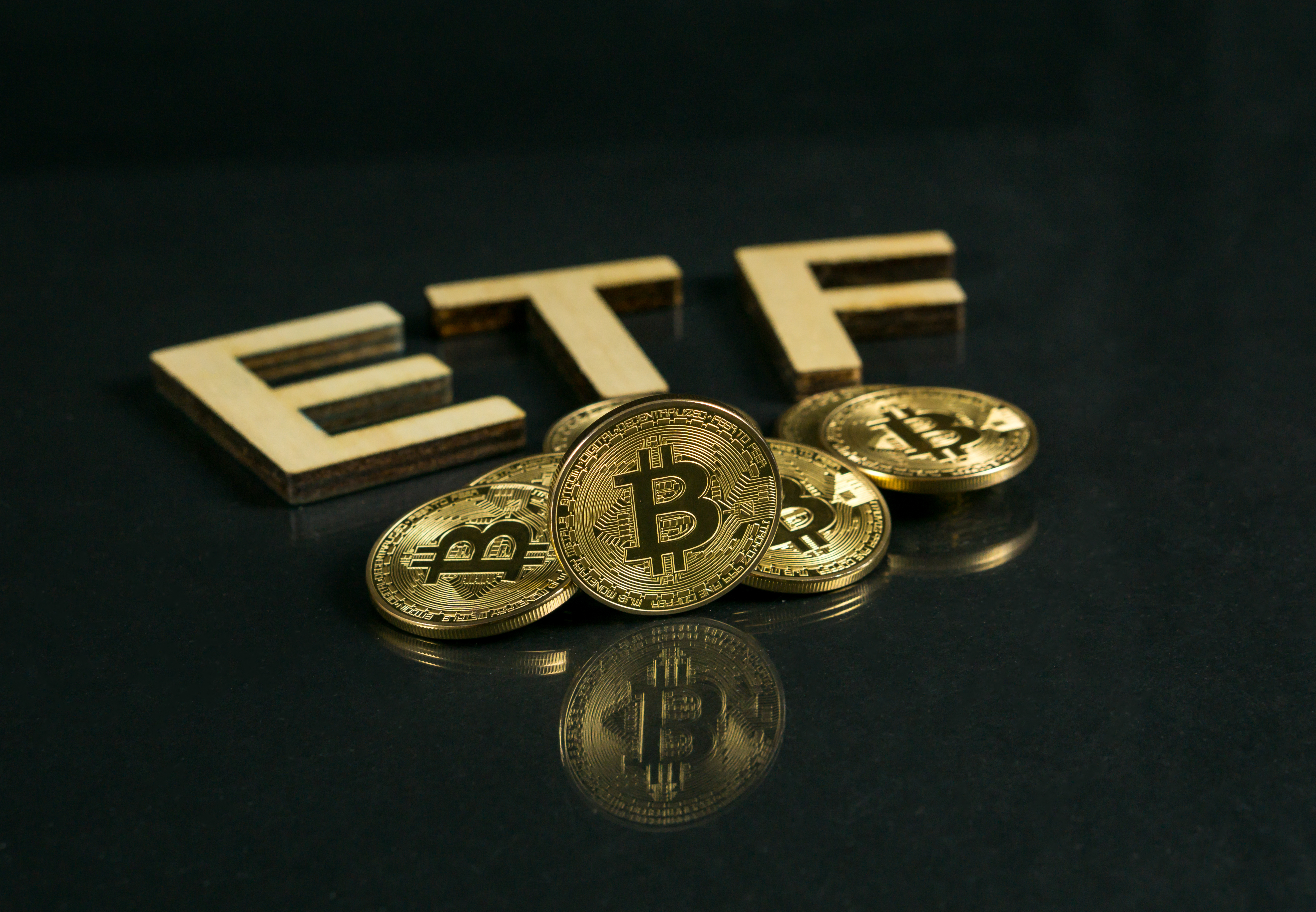 Btc etf что это. Биткоин-ETF. Bitcoin ETF. Биржевые инвестиционные фонды. ETF картинки.