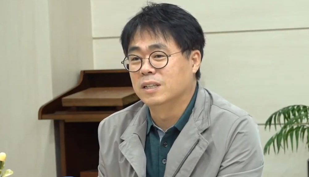 Kim Kyeong-yul, the head of Economic Democracy 21, speaking in 2021.