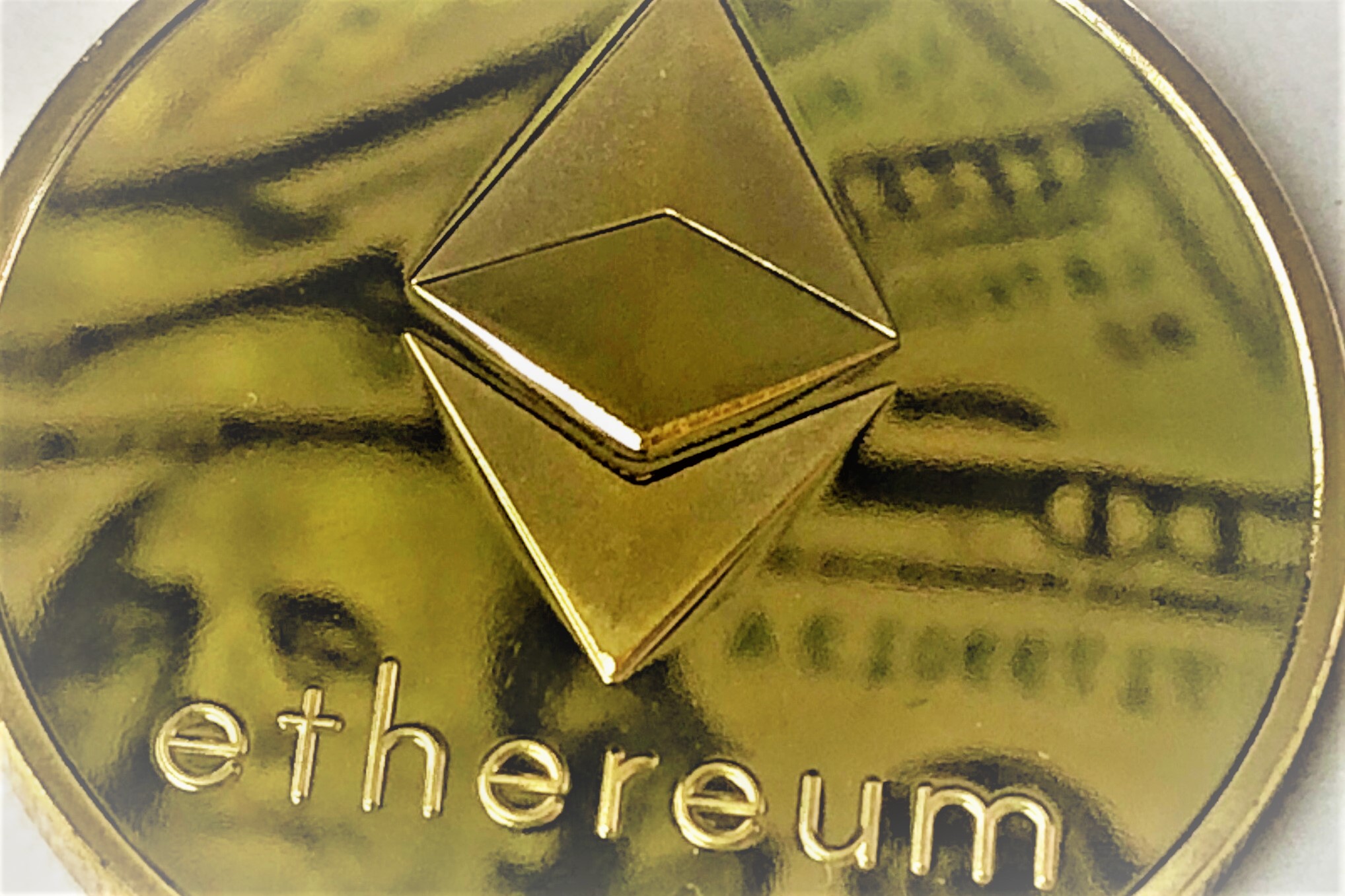 Ethereum to the Moon: USD 2,500 in 2018, Analyst Says