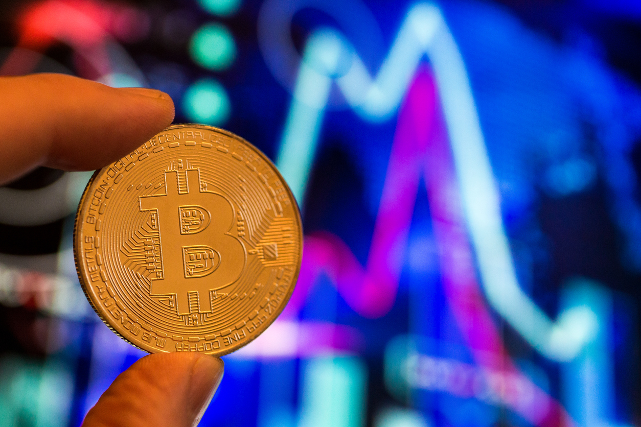 Tom Lee Blames Regulators for Bitcoin Decline, Cuts Forecast