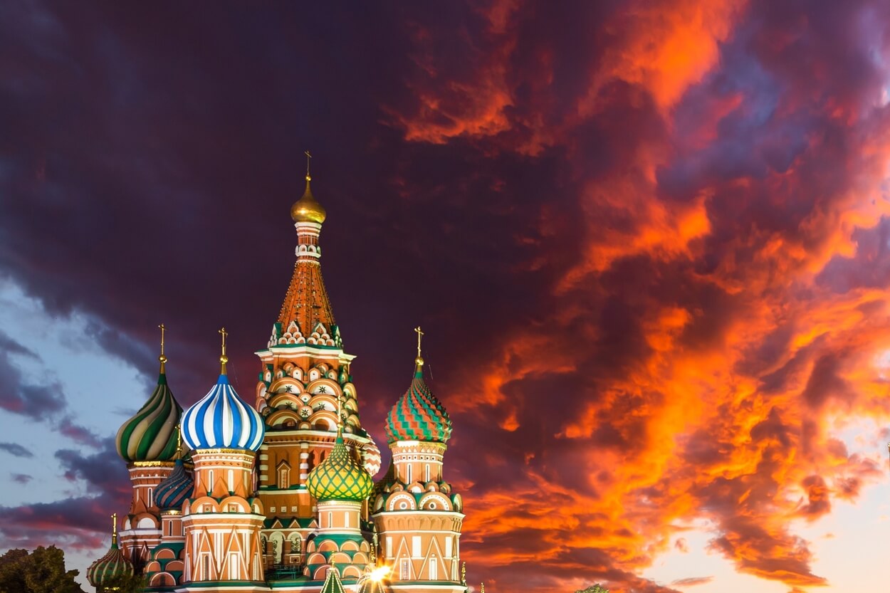 روس ها در قرنطینه به عبادت و ترید کردن می‌پردازند
