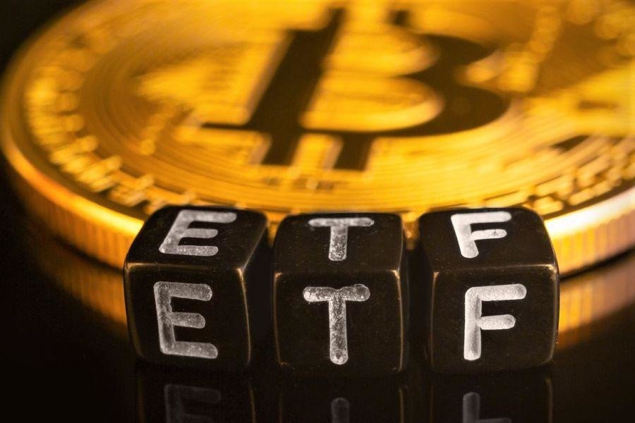 Primeiro ETF de Futuros de Bitcoin Passa a Utilizar Contratos de Novembro Conforme Competição Aumenta