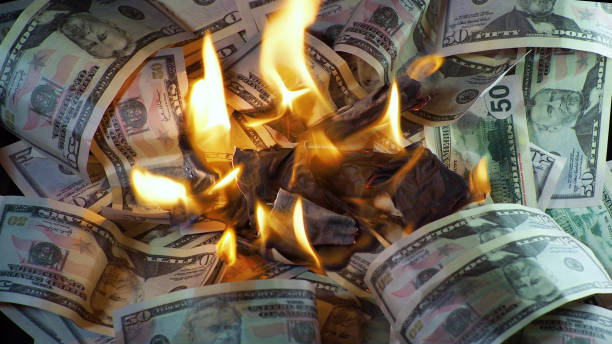 سرمایه‌گذار مشهور جیم راجرز پایان دلار آمریکا را می‌بیند – او می‌گوید «واشنگتن دیگر عادلانه بازی نمی‌کند»