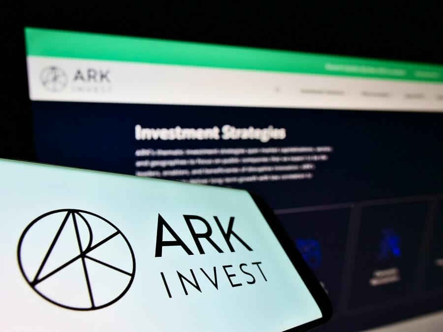Ark Invest di Cathie Wood compra azioni di Coinbase per $21 milioni – Cosa sanno che noi non sappiamo?