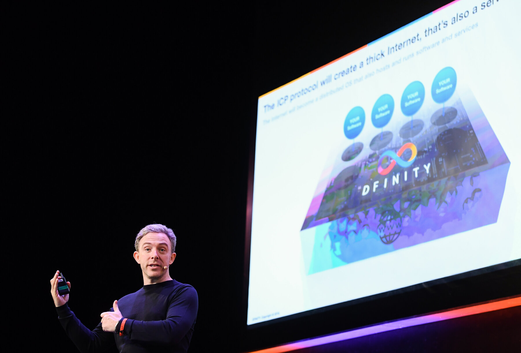 Il CEO di ICP, Dominic Williams, durante una presentazione del progetto