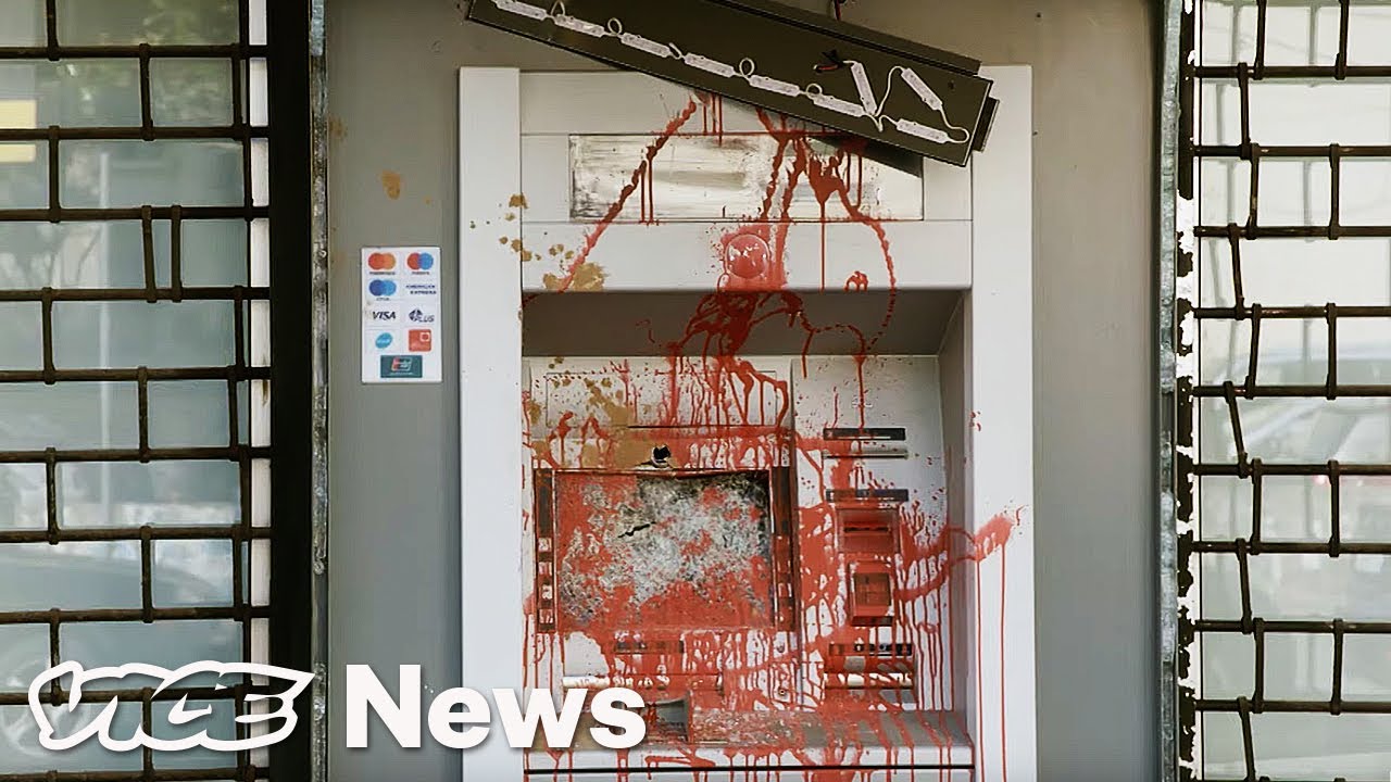 Le persone in Libano possono ritirare solo 100 USD a settimana dai propri risparmi