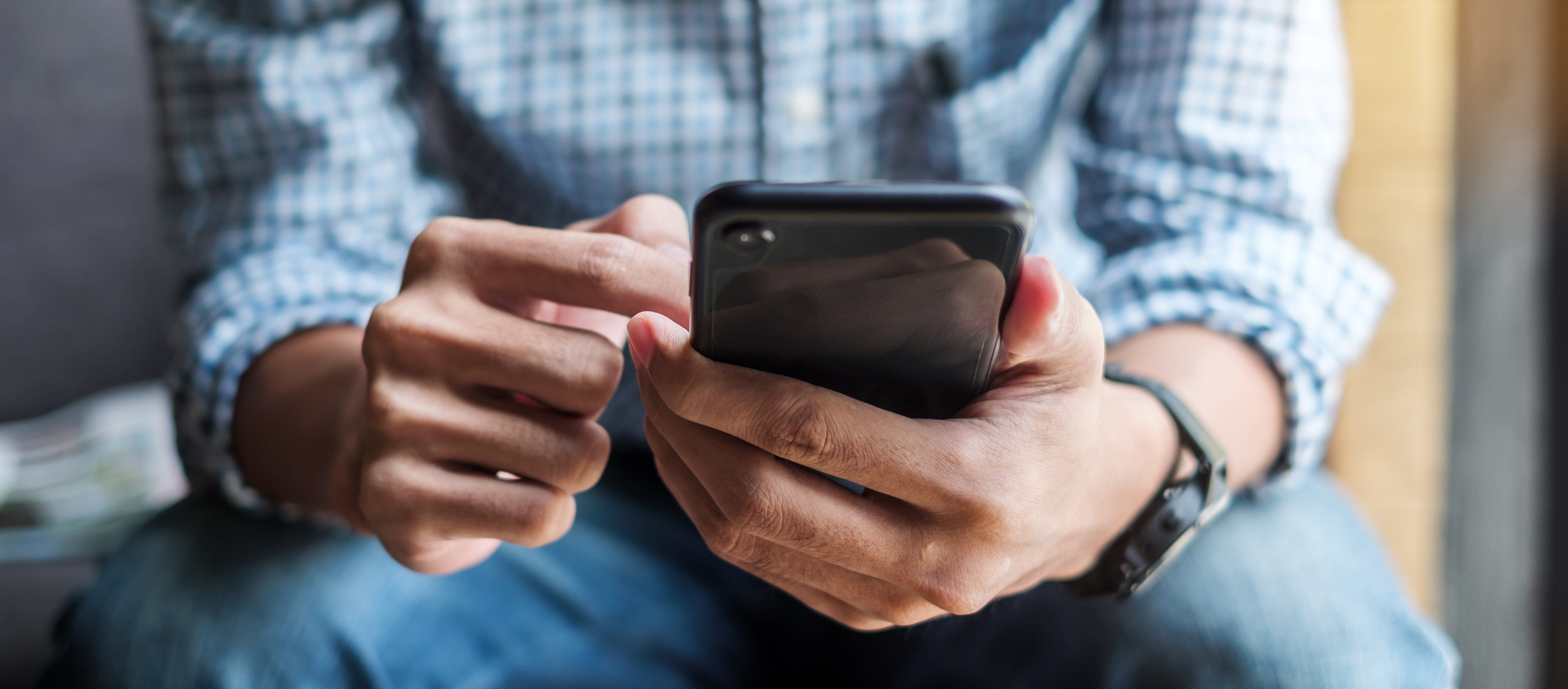 Buy a used phone. Смартфон в руке. Holding a mobile Phone. Man with Phone. Корпоративный мобильный телефон.