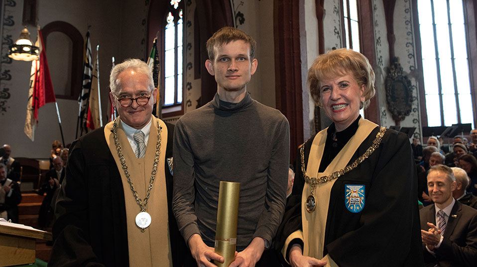 Vitalik Buterin erhält das Ehrendoktorrat