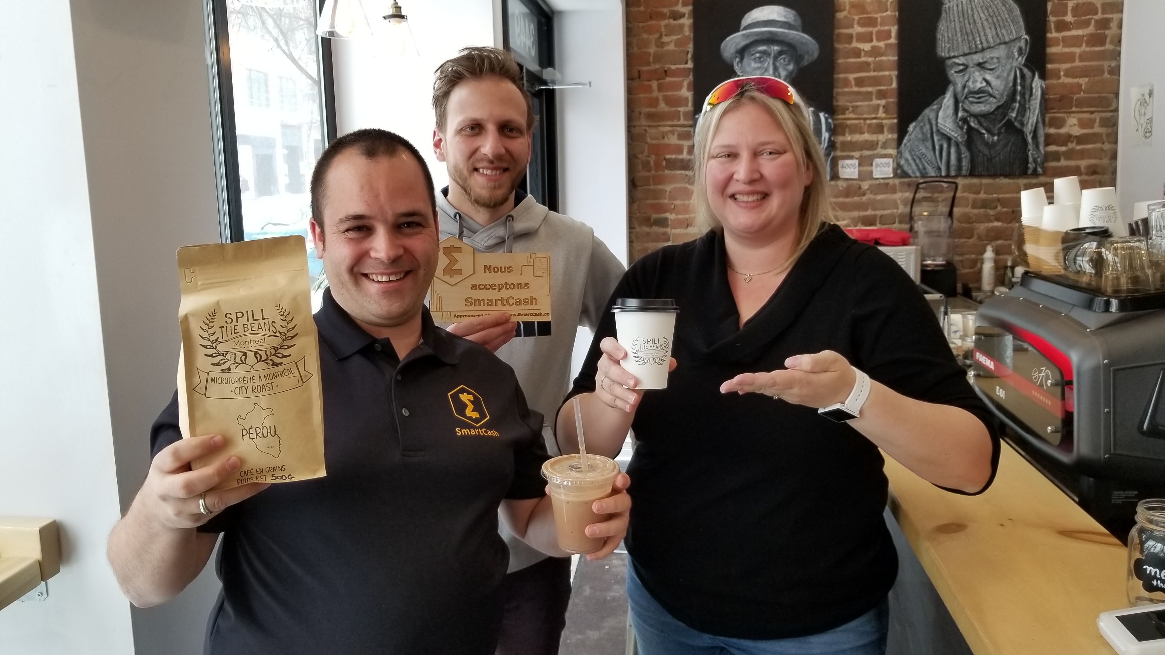 Un premier café canadien accepte SmartCash 0001