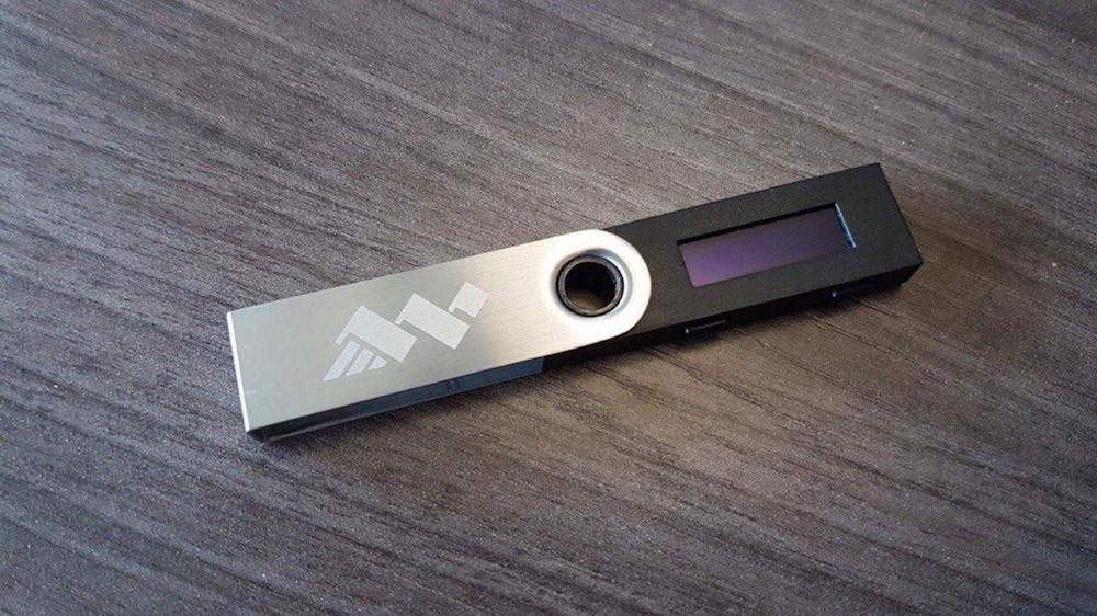 Le Ledger Nano S devient le premier portefeuille matériel certifié du marché 0001