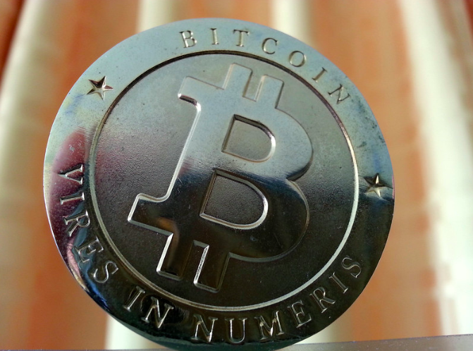 Vires in numeris: la devise du Bitcoin 0001