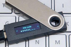 Cryptoverse Warns: Protect Your Bitcoin From Fake Ledger Apps