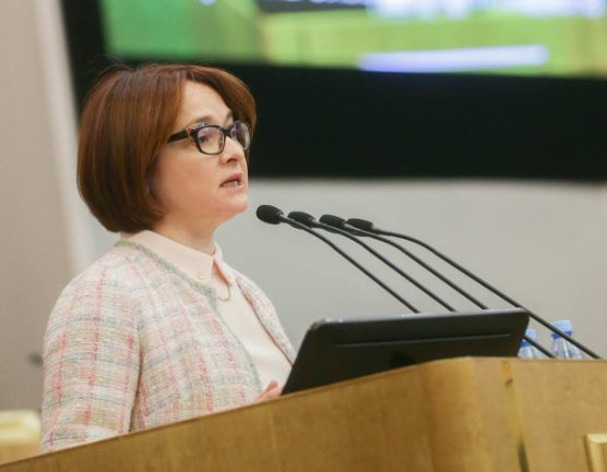 Elvira Nabiullina, Rusya Merkez Bankası'nın kripto-skeptik Başkanı, Devlet Duma'sında konuşuyor.