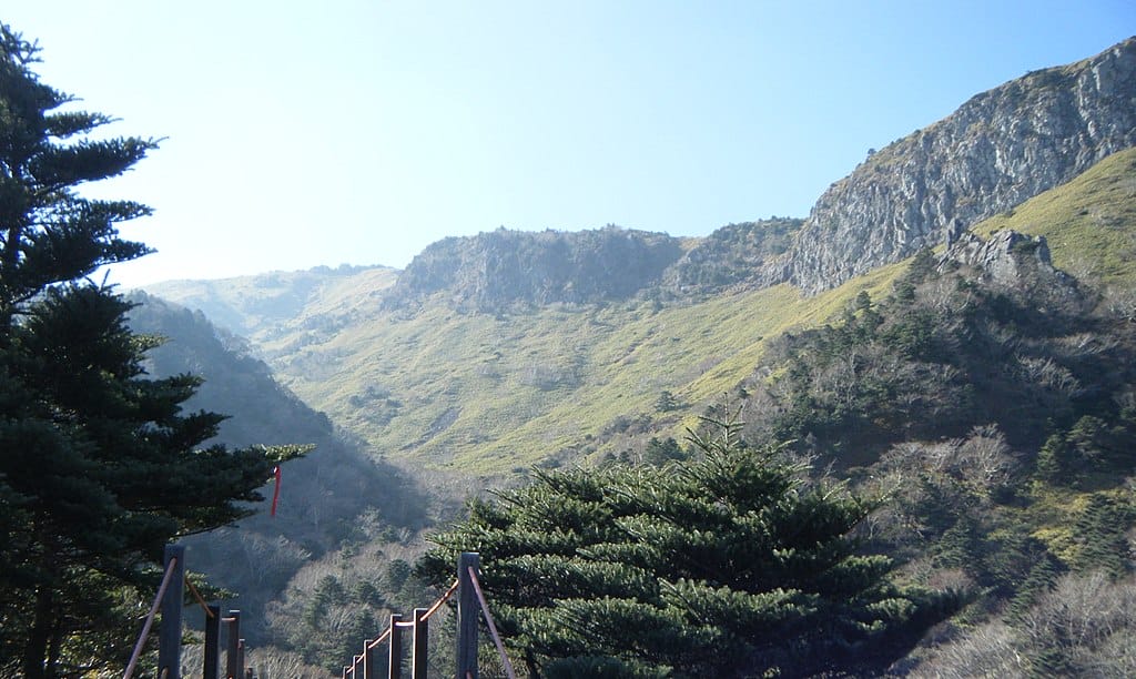 Hallasan, Jeju Adası'nın en önemli turistik yerlerinden biri.