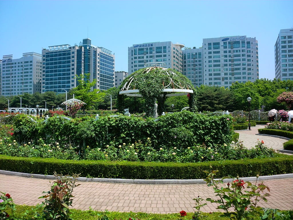 A lake in Goyang, Gyeonggi Province, South Korea.