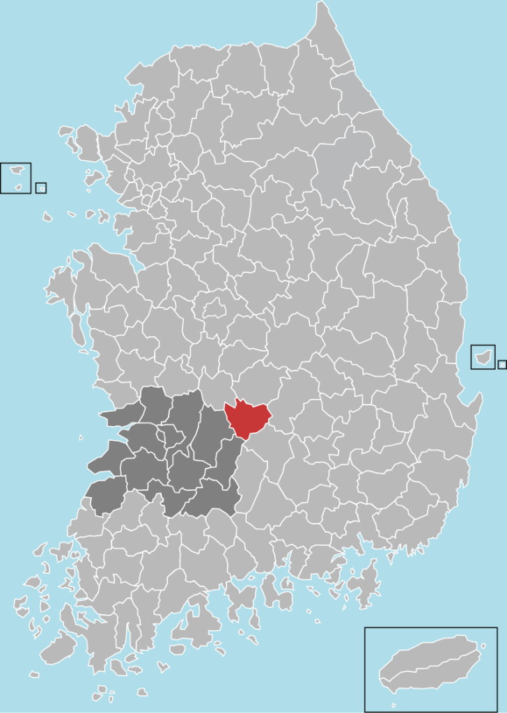 Muju County (red) in North Jeolla Province (dark grey) on a map of South Korea.