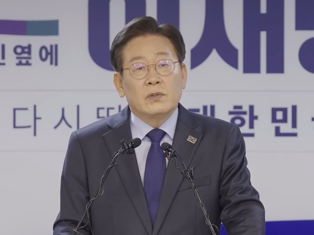 South Korean President Hope Guiries Wants To Let The Government'S Retirement Fund 2 The President Of Democratic Party President Sayef Yay Jang.