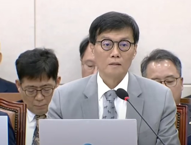 Bank of Korea Governor Rhee Chang-yong speaks about stablecoins at the National Assembly earlier this month.