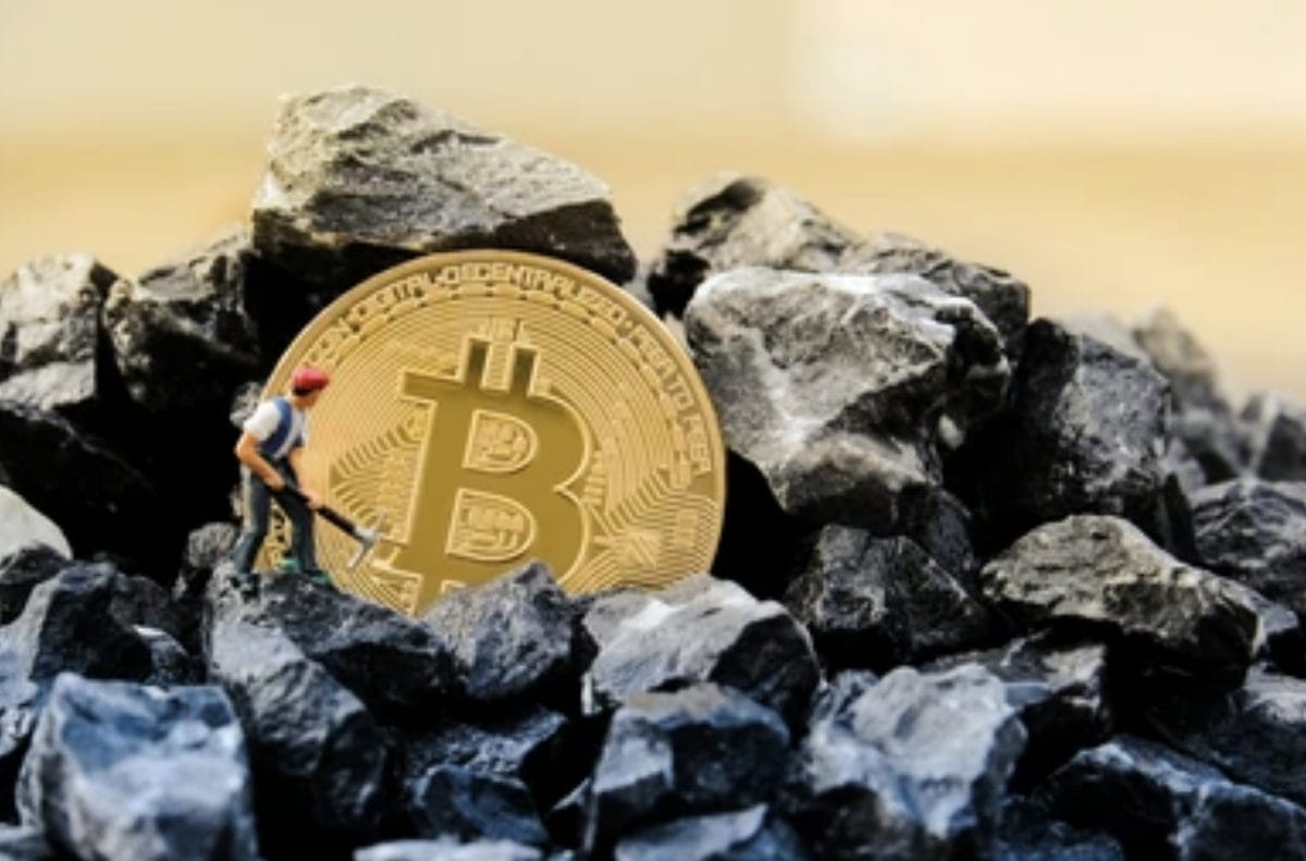 Las empresas mineras de Bitcoin se enfrentan a un desplome de sus acciones con el halving en camino