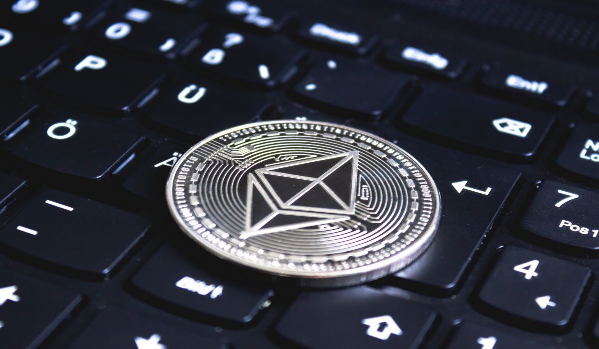 DeepSeek predice el precio de las altcoins a seguir de cerca este año: XRP, PEPE y SOLX