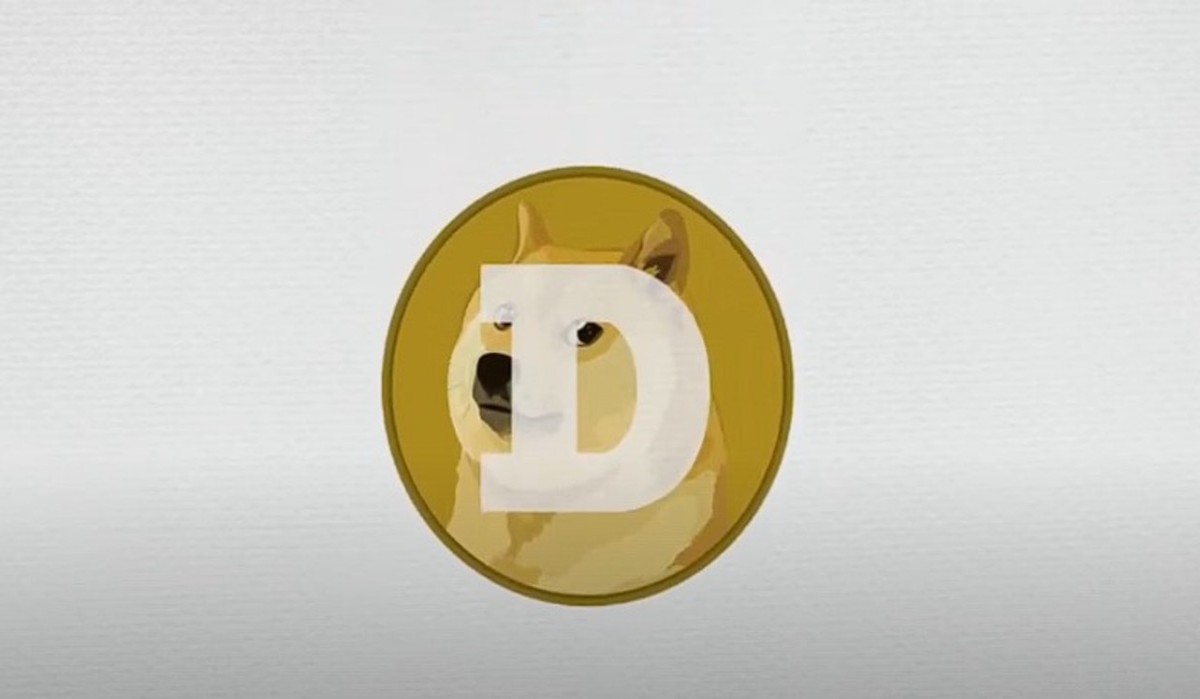 Mientras Dogecoin cae, las ballenas fijan su interés en la preventa de Solaxy