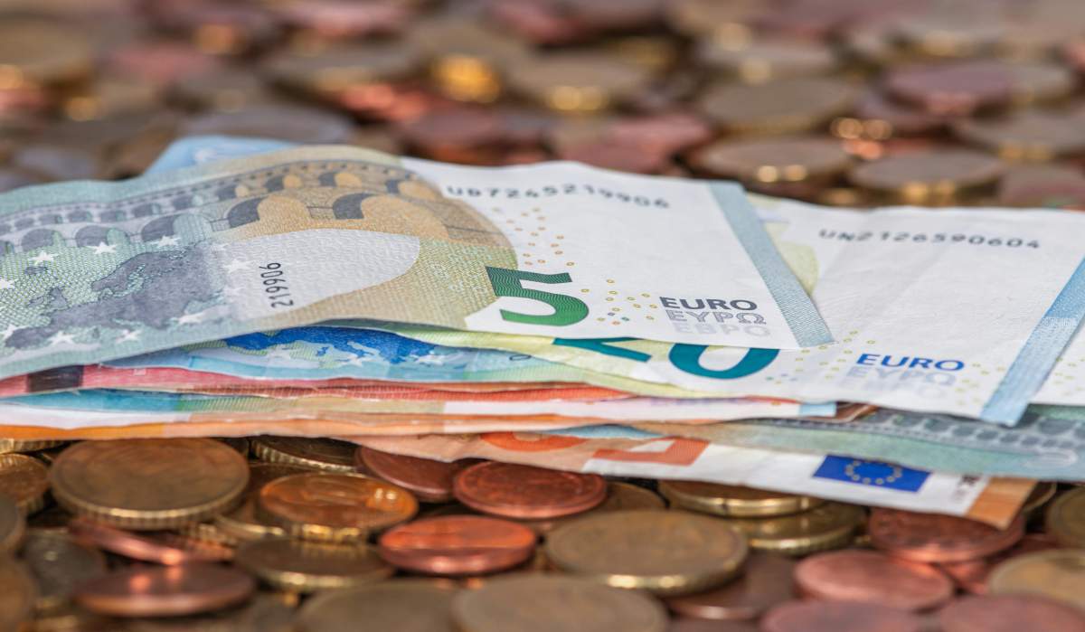 Nueva multa de Hacienda para los contribuyentes españoles que compartan cuentas con sus hijos