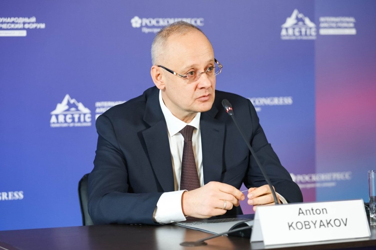 La deuda de Estados Unidos ligada a stablecoins según asesor ruso