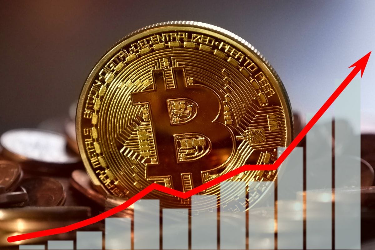 Bitcoin começa a semana com leve alta, enquanto espera a nova taxa de juros nos EUA