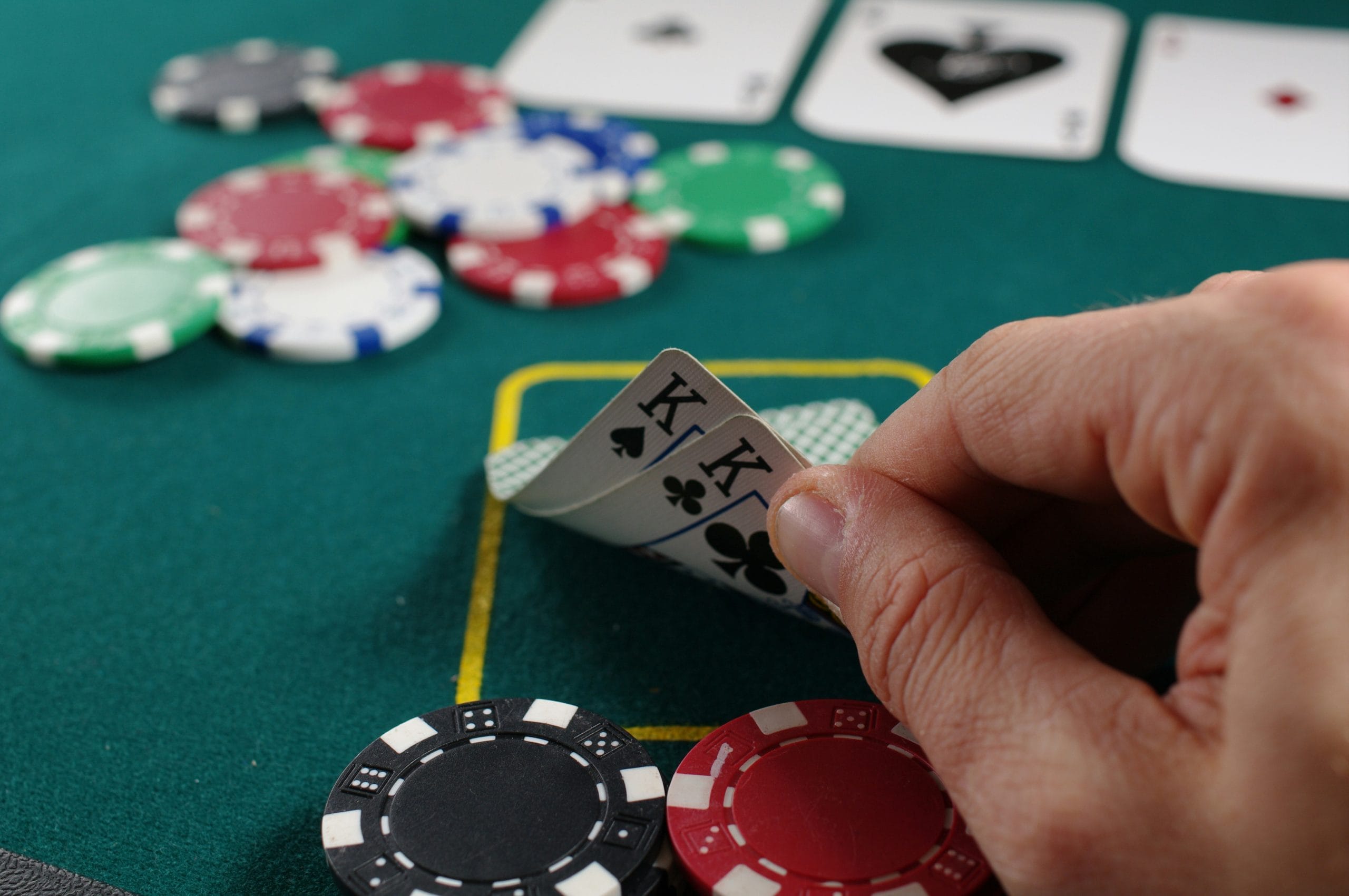 Um Guia Completo Sobre as Regras Poker