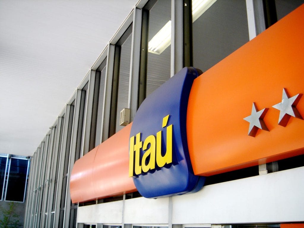 Itaú estuda oferecer investimentos em criptomoedas no Paraguai
