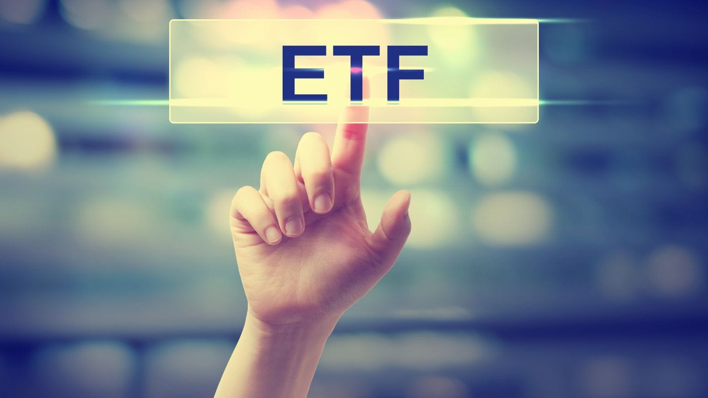 Ethereum ETF tekee tuloaan. Kuvituskuvassa sormi osoittaa teksti ETF.