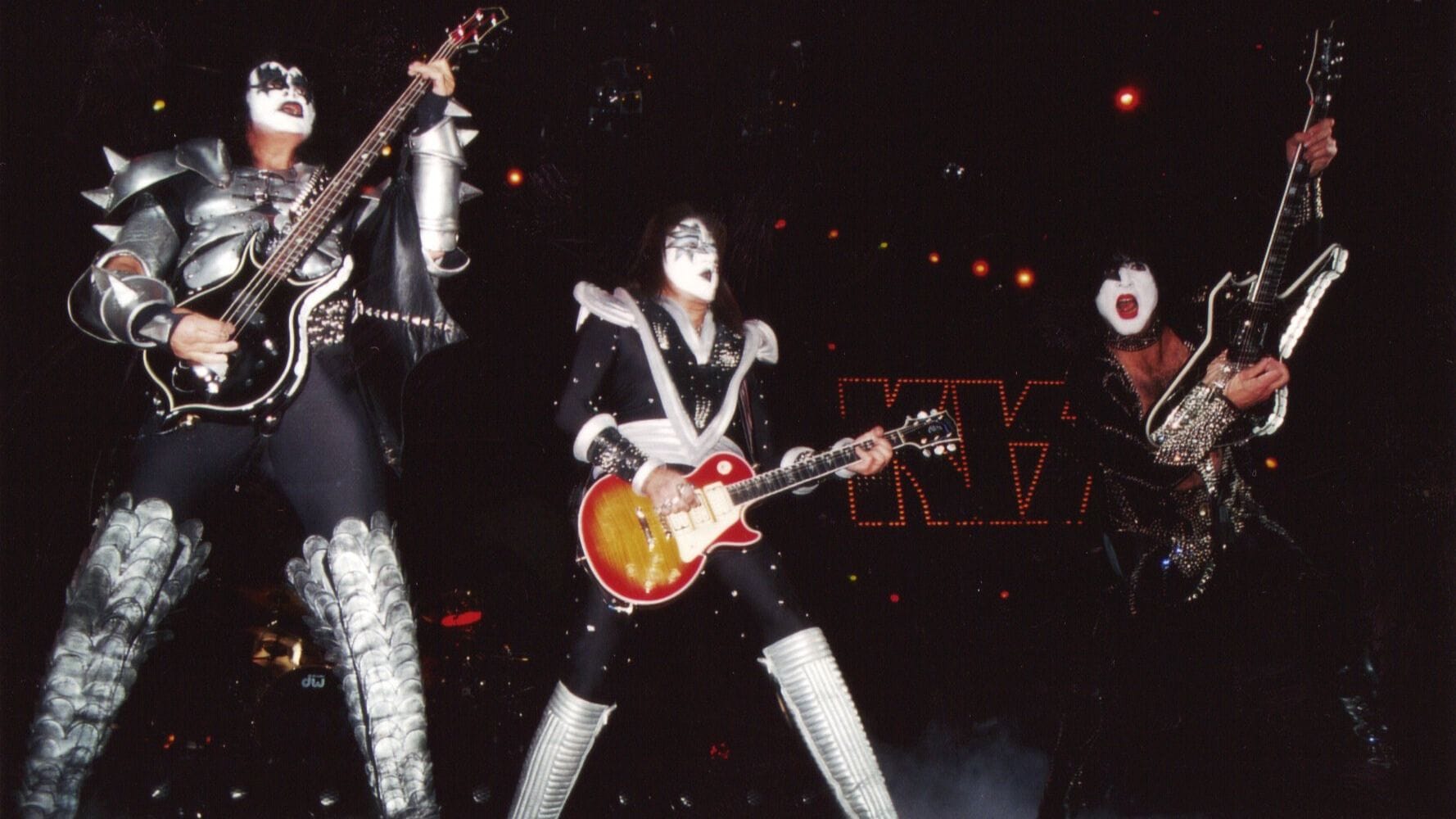 Kiss-yhtye keikalla Pariisissa vuonna 1999.