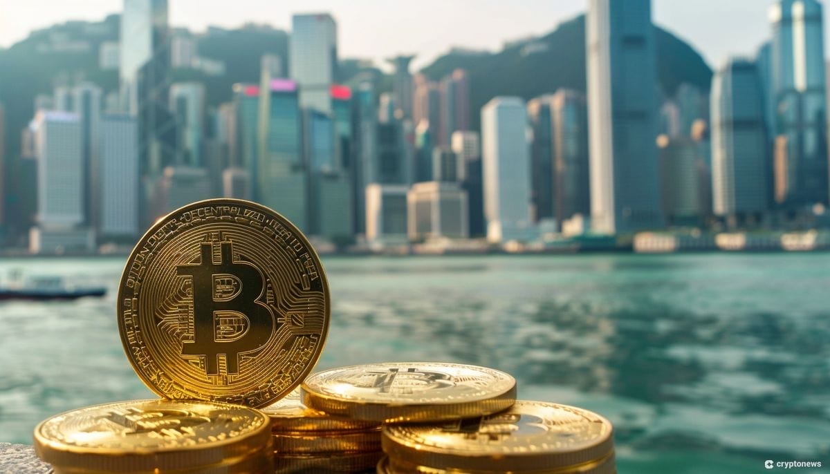 ZA Bank hongokong -kuvituskuvassa bitcoin-kolikoita ja hongkongin kaupunki taustalla.