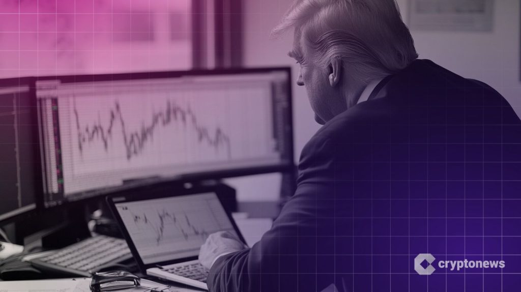 Trumpin kryptoillallinen kuvassa Trump tietokoneen äärellä.