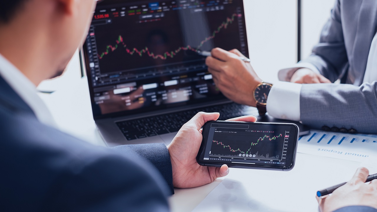Trading avec effet de levier : Guide complet et meilleurs sites en 2025
