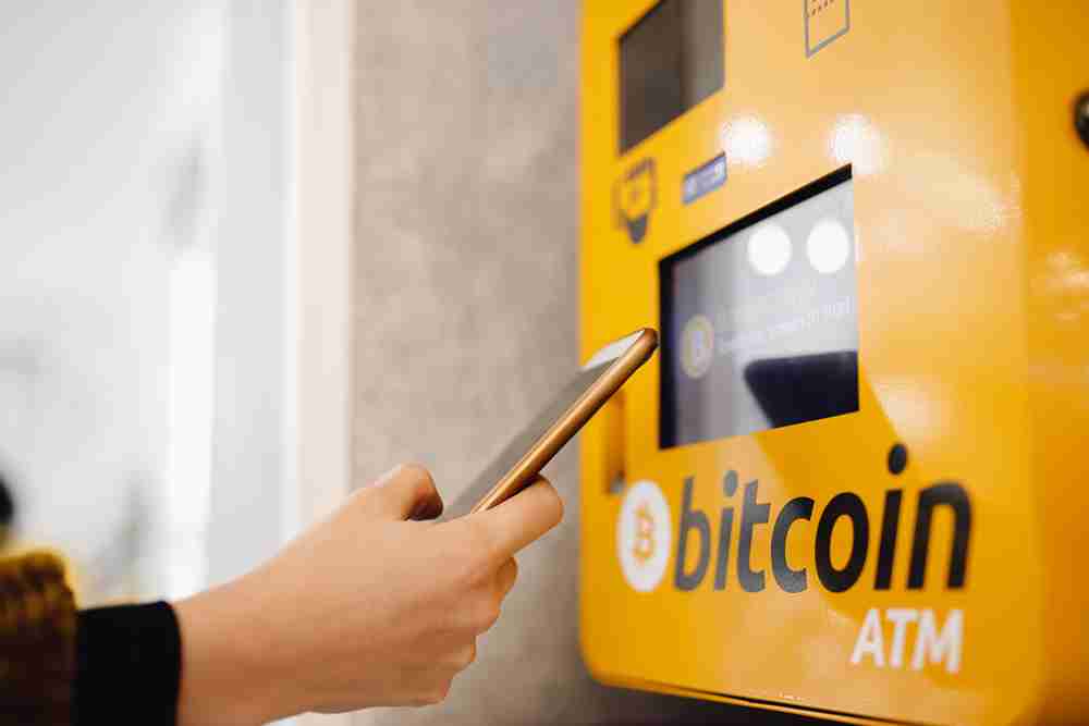 Bitcoin ATM nasıl kullanılır? Bitcoin shutterstock