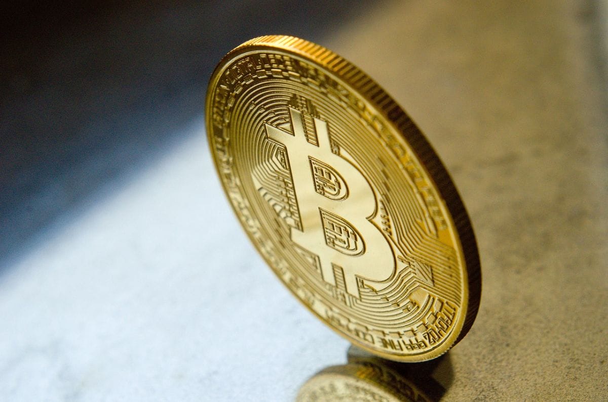 ビットコイン価格が下落で11月スタート