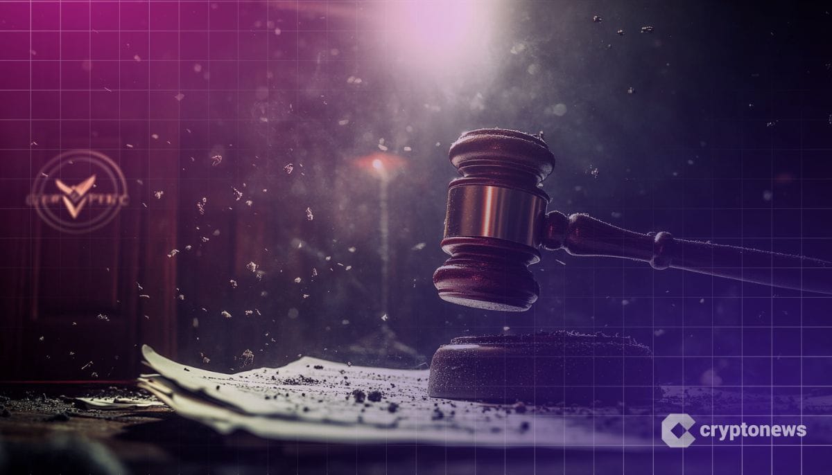 黒インクで大幅に墨塗りされた文書に打ち付けられる裁判官の小槌と、背景にコインベースとFDICのロゴがわずかに見える画像