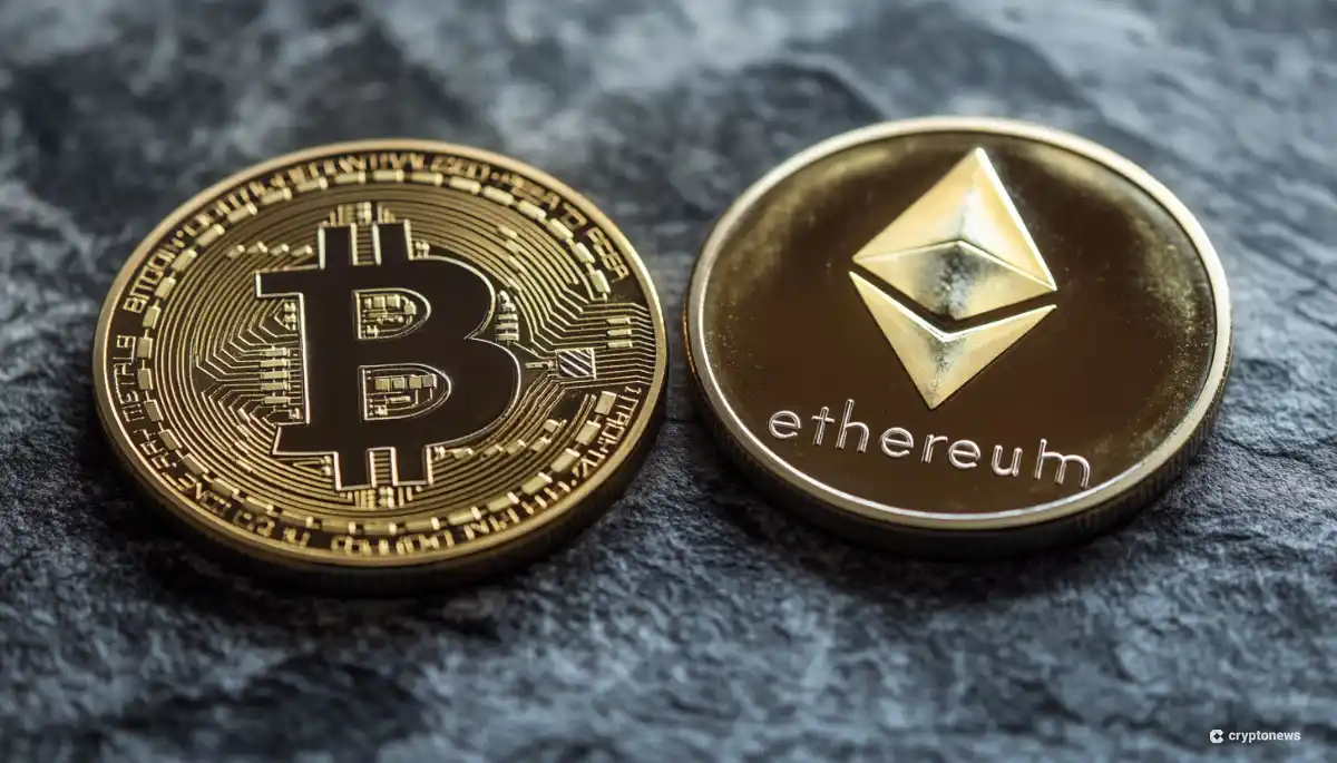 金色の仮想通貨のBitcoin と Ethereum。